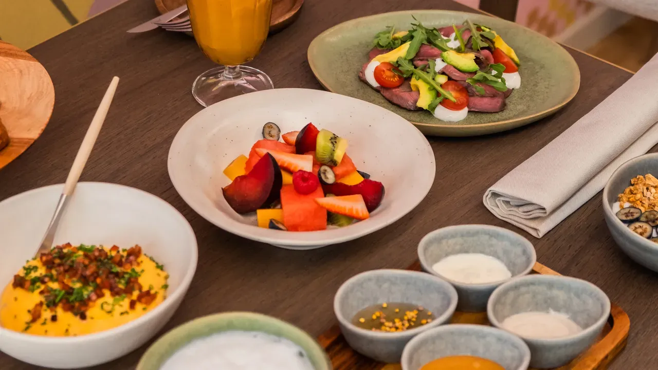 Artsy Cascais: Amenities & Dining