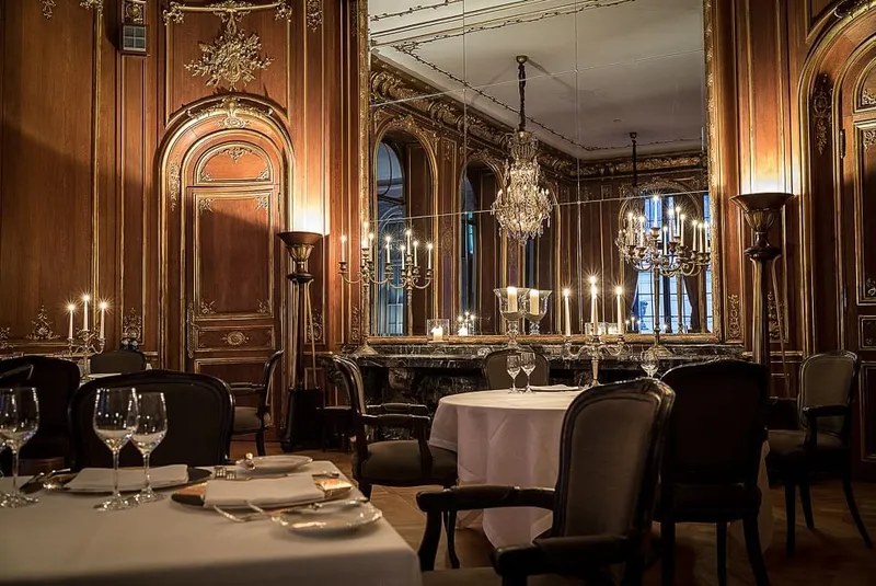 Schlosshotel Berlin: amenities and dining