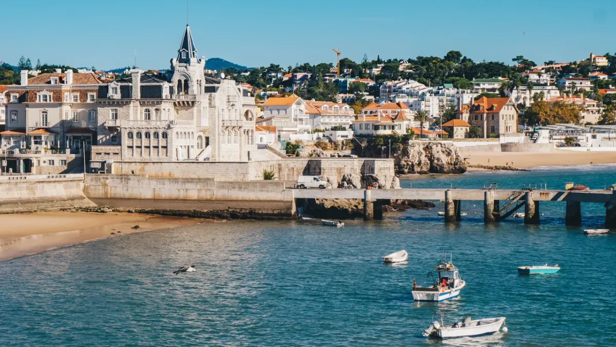 Artsy Cascais: Chic Coastal Vibe