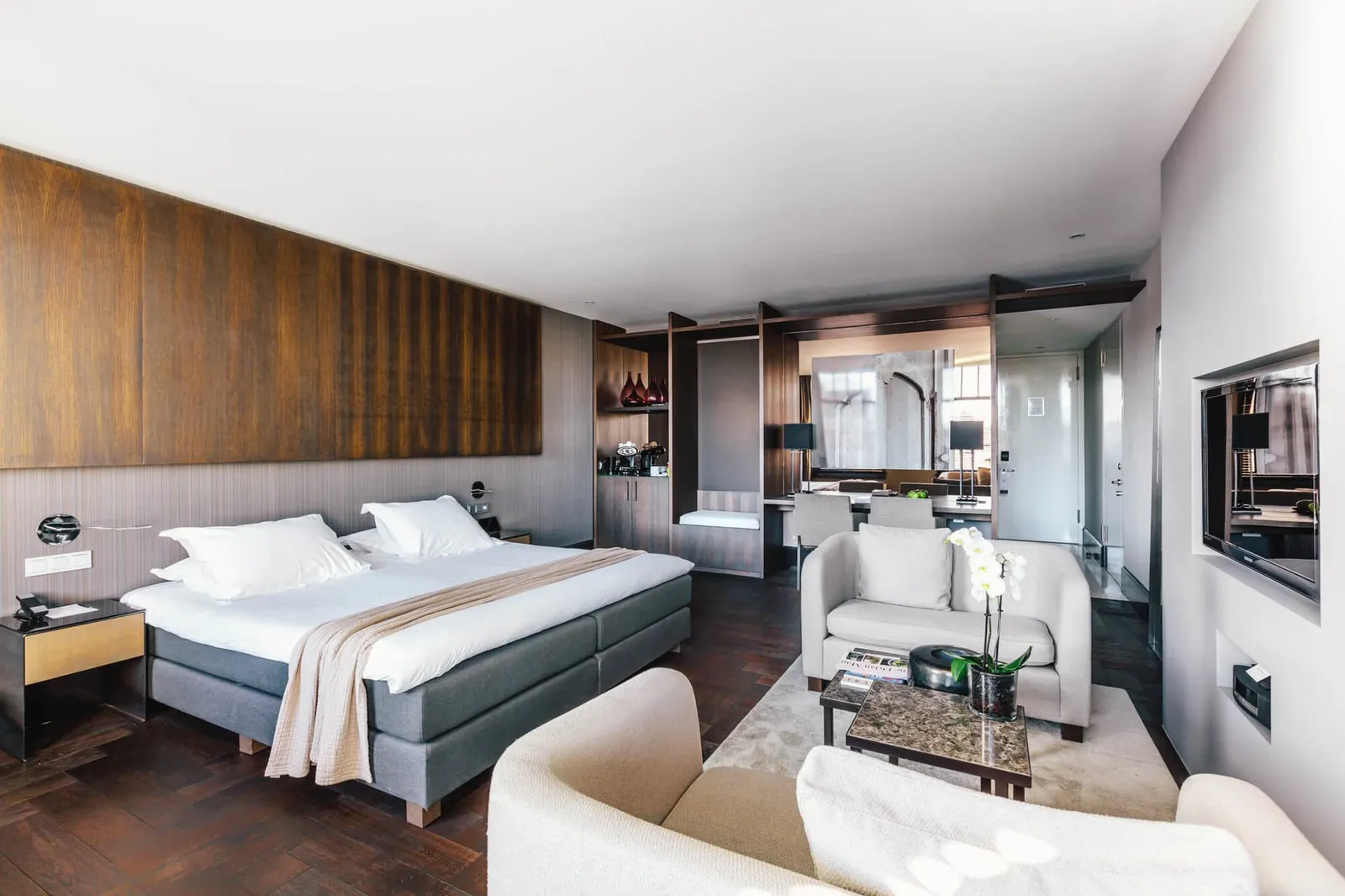 The Dylan: Rooms & Suites