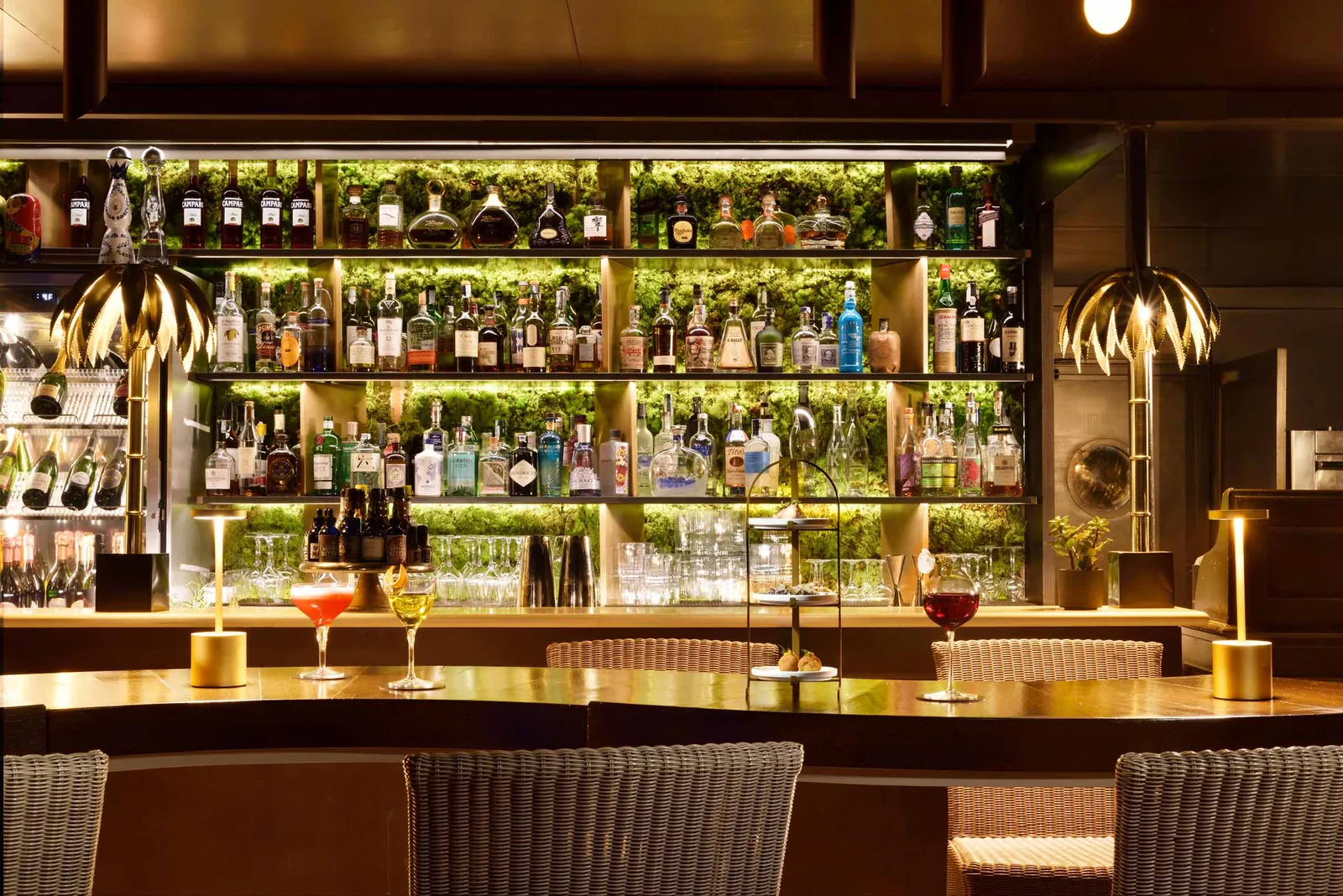 Villa Cora: Amenities & Dining