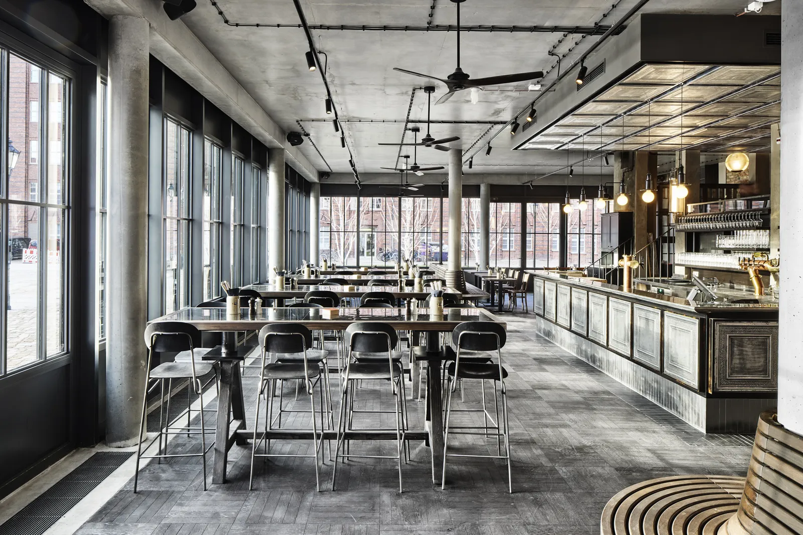 Hotel Telegraphenamt: Amenities & Dining