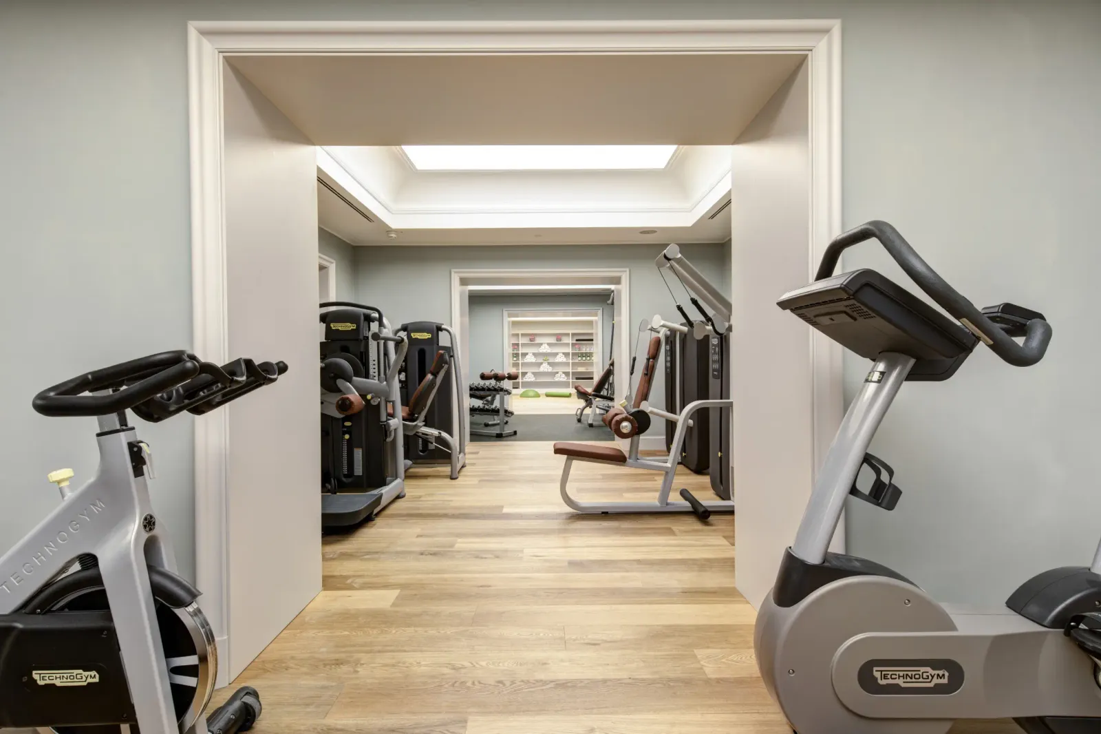 Hotel Savoy: Amenities & Dining