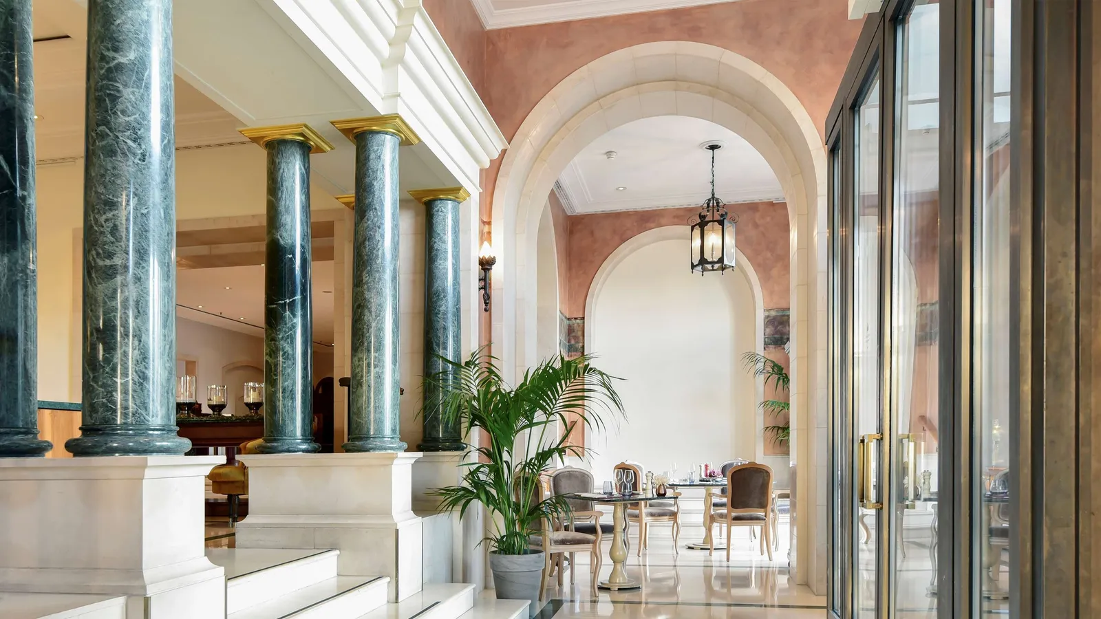Hotel Adlon Kempinski Berlin: Amenities & Dining