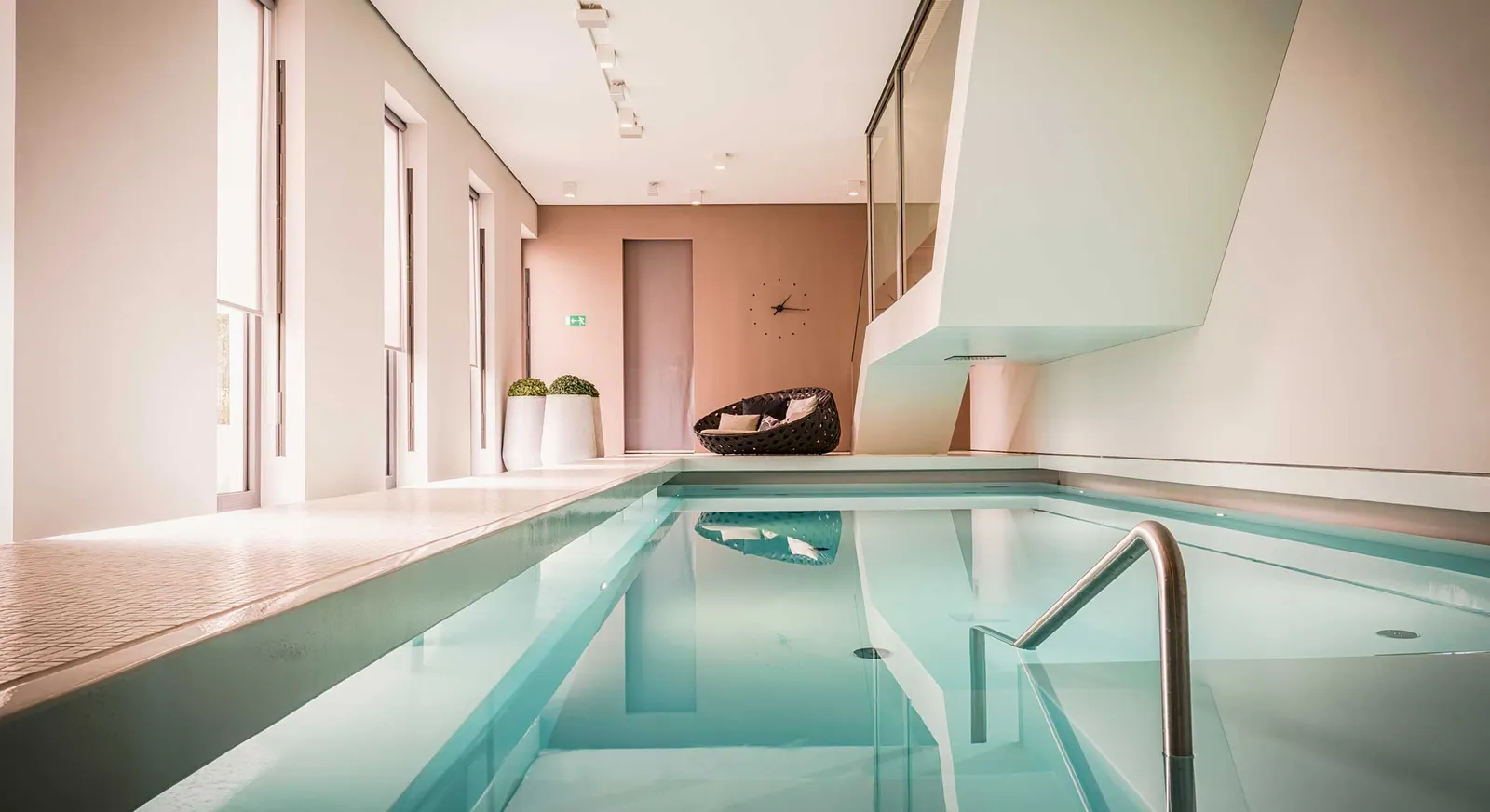 SO/ Berlin Das Stue: Amenities & Dining