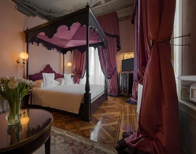 Villa Cora: Rooms & Suites