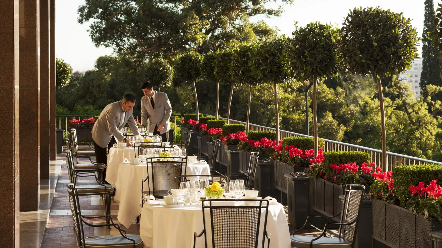 Four Seasons Hotel Ritz Lisbon: Amenities & Dining