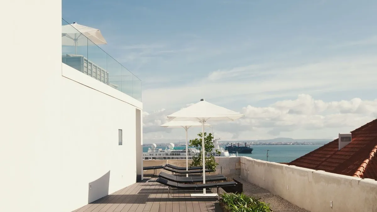 Memmo Alfama: The Terrace