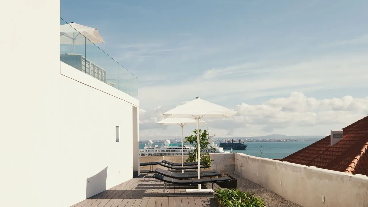 Memmo Alfama: Amenities & Dining