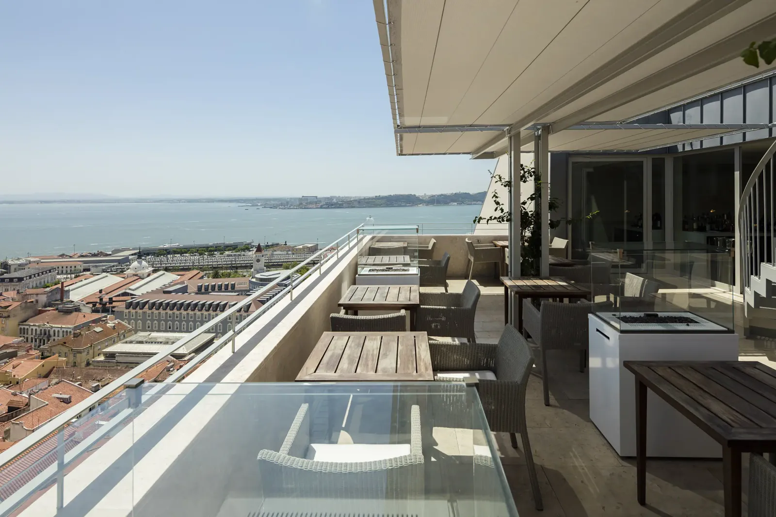 Verride Palácio de Santa Catarina: Amenities & Dining