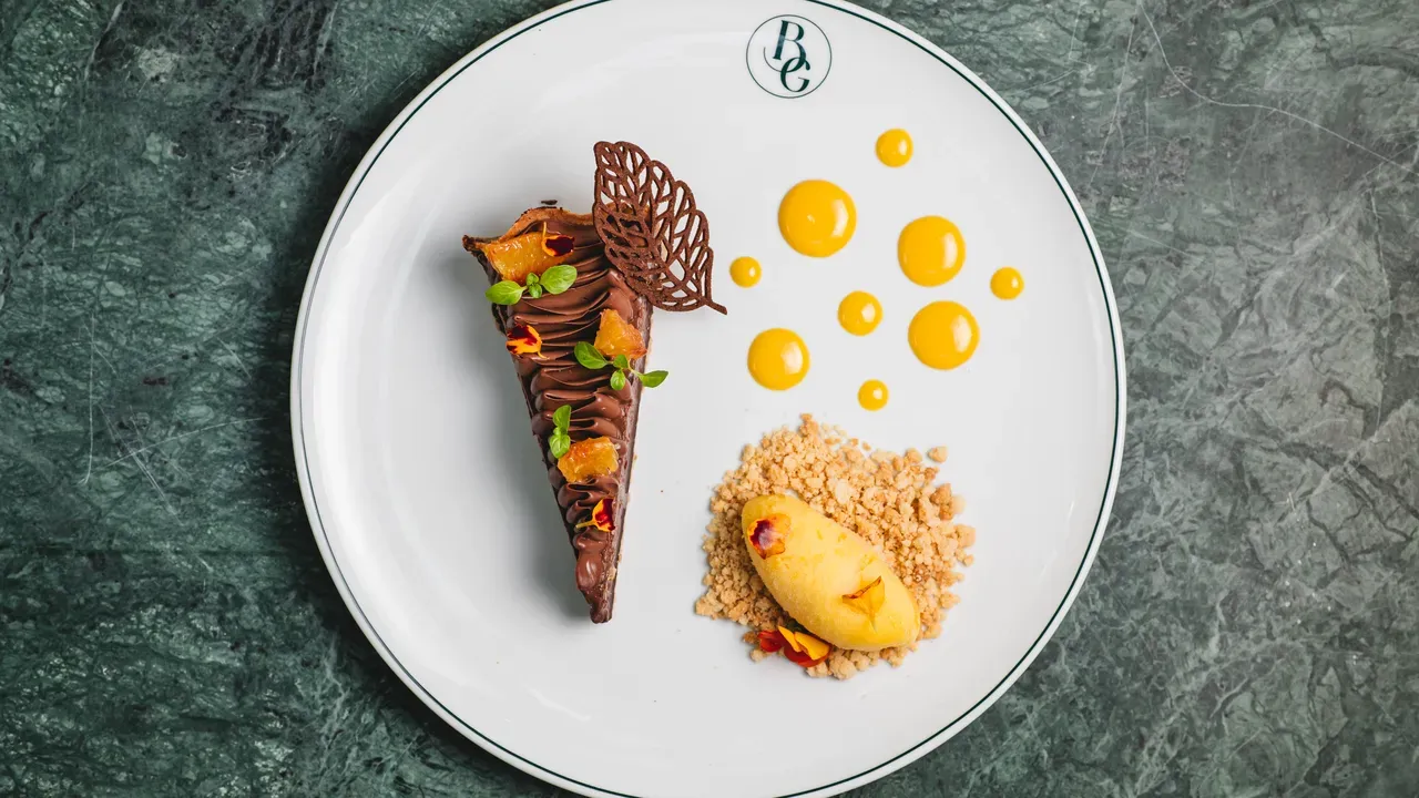 Valverde Lisboa Hotel & Garden: Amenities & Dining