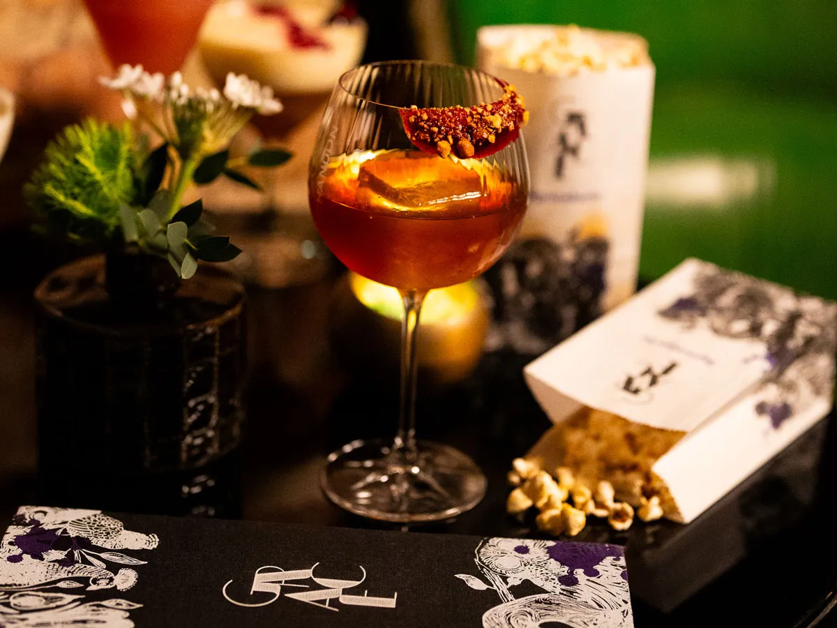 Hotel Zoo Berlin: Amenities & Dining