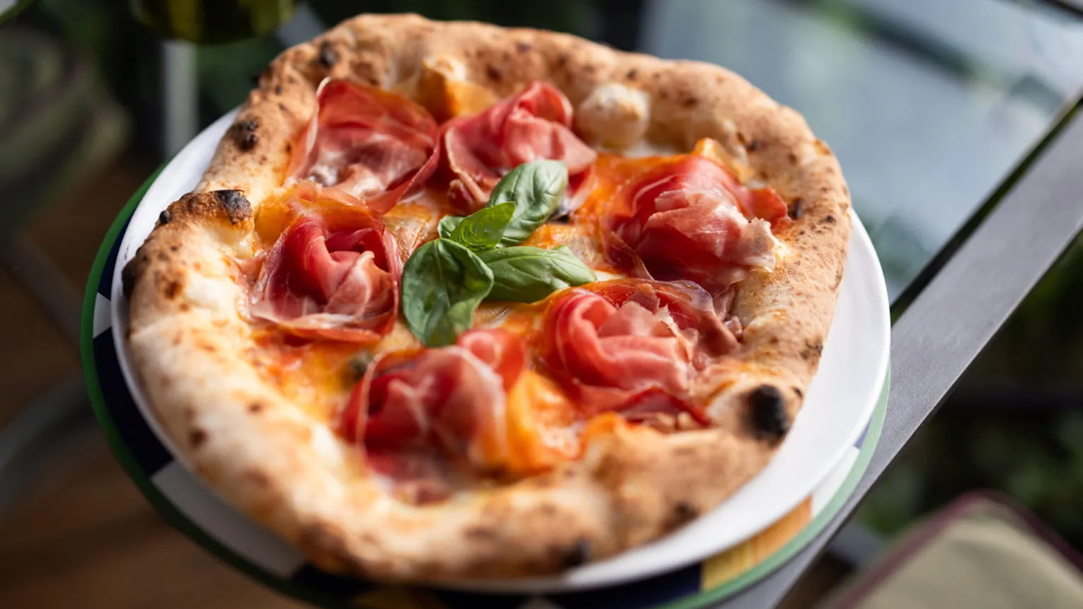 Four Seasons Hotel Firenze: Amenities & Dining