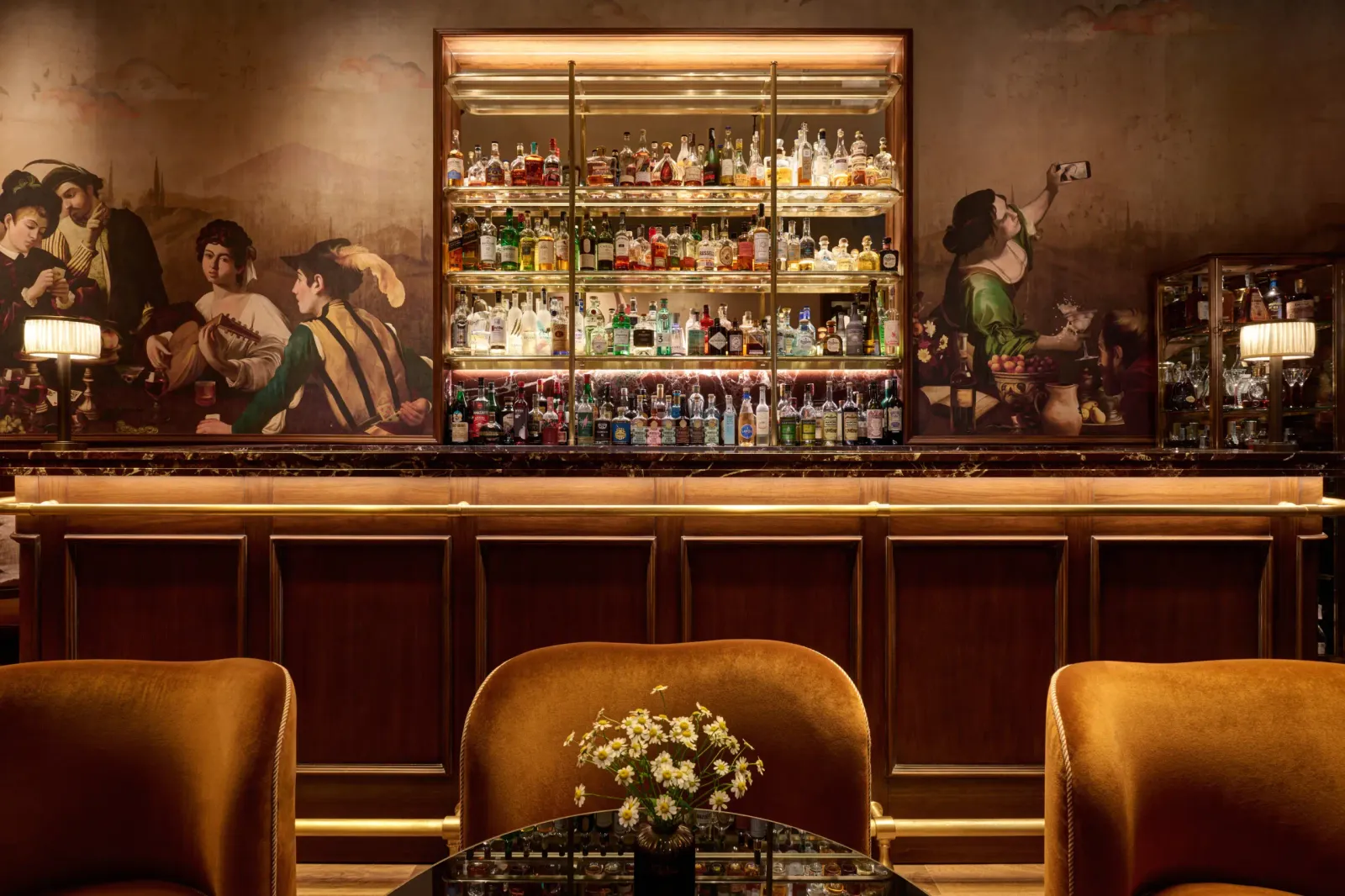 Hotel Savoy: Amenities & Dining