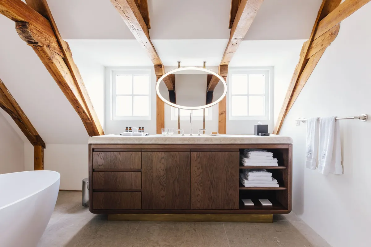 The Dylan: Distinctive Room Concepts