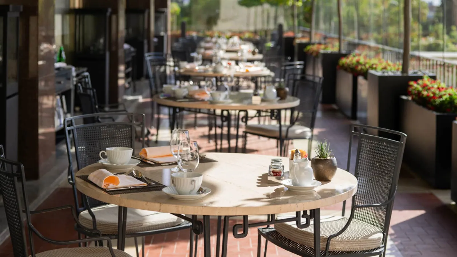 Four Seasons Hotel Ritz Lisbon: Amenities & Dining
