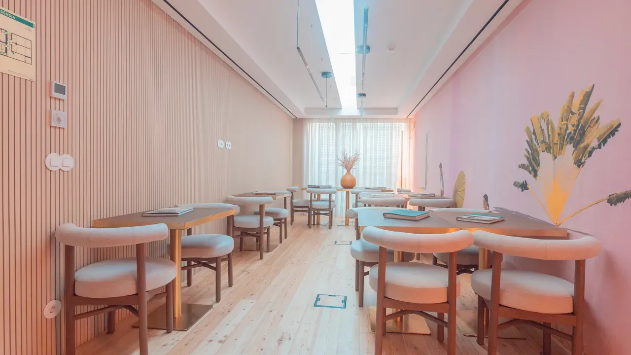 Artsy Cascais: Amenities & Dining