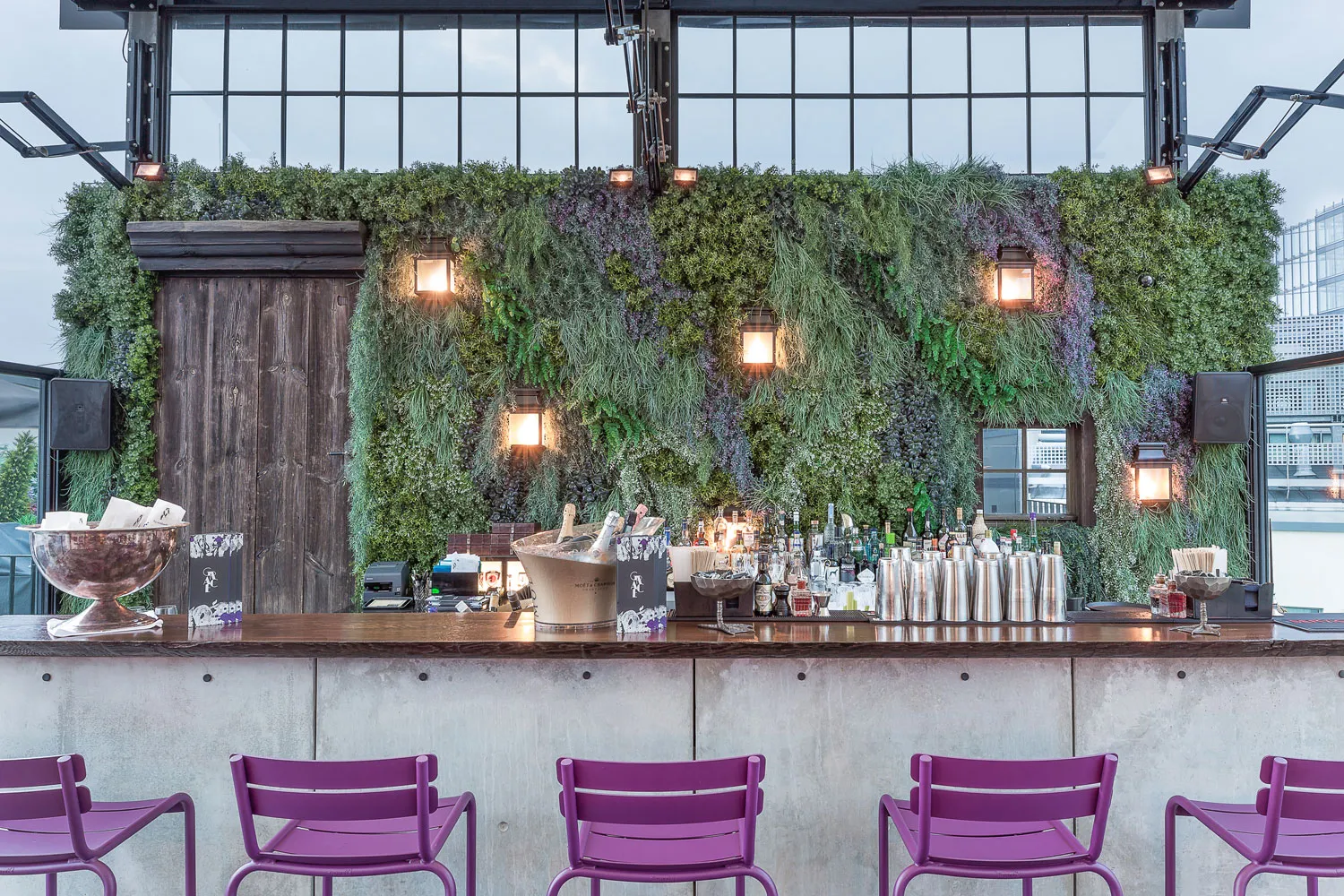 Hotel Zoo Berlin: Amenities & Dining