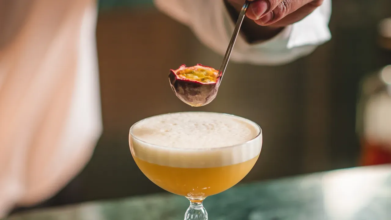 Valverde Lisboa Hotel & Garden: Amenities & Dining