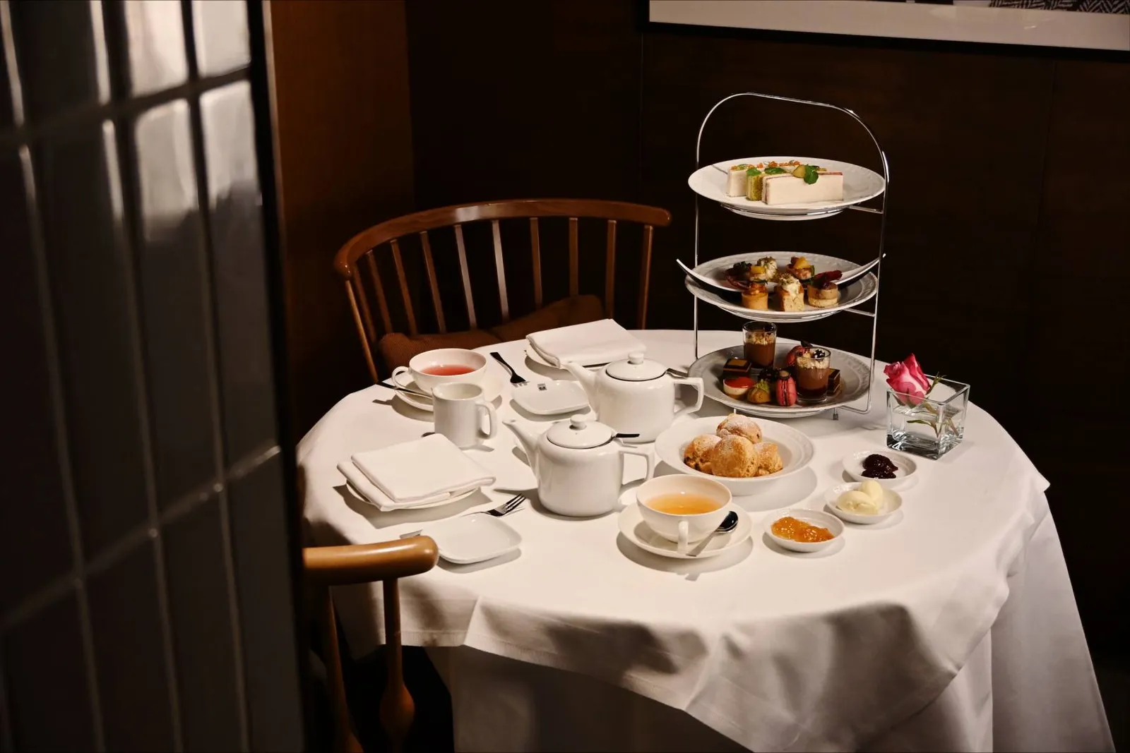 SO/ Berlin Das Stue: Amenities & Dining