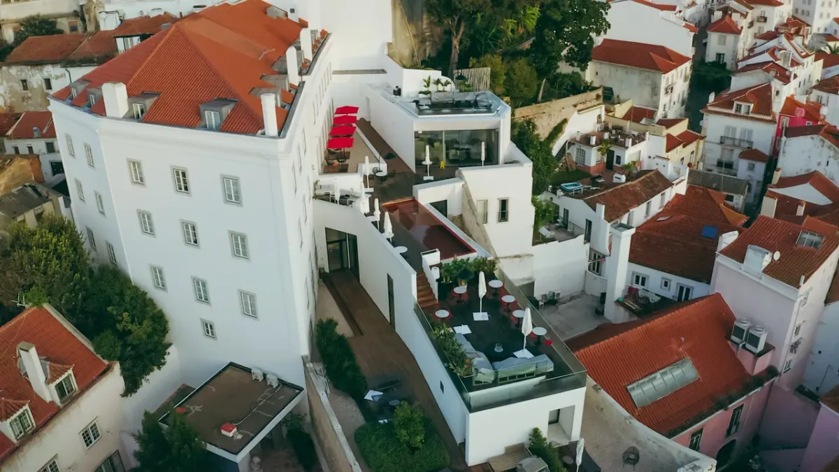 Memmo Alfama: Prime Location