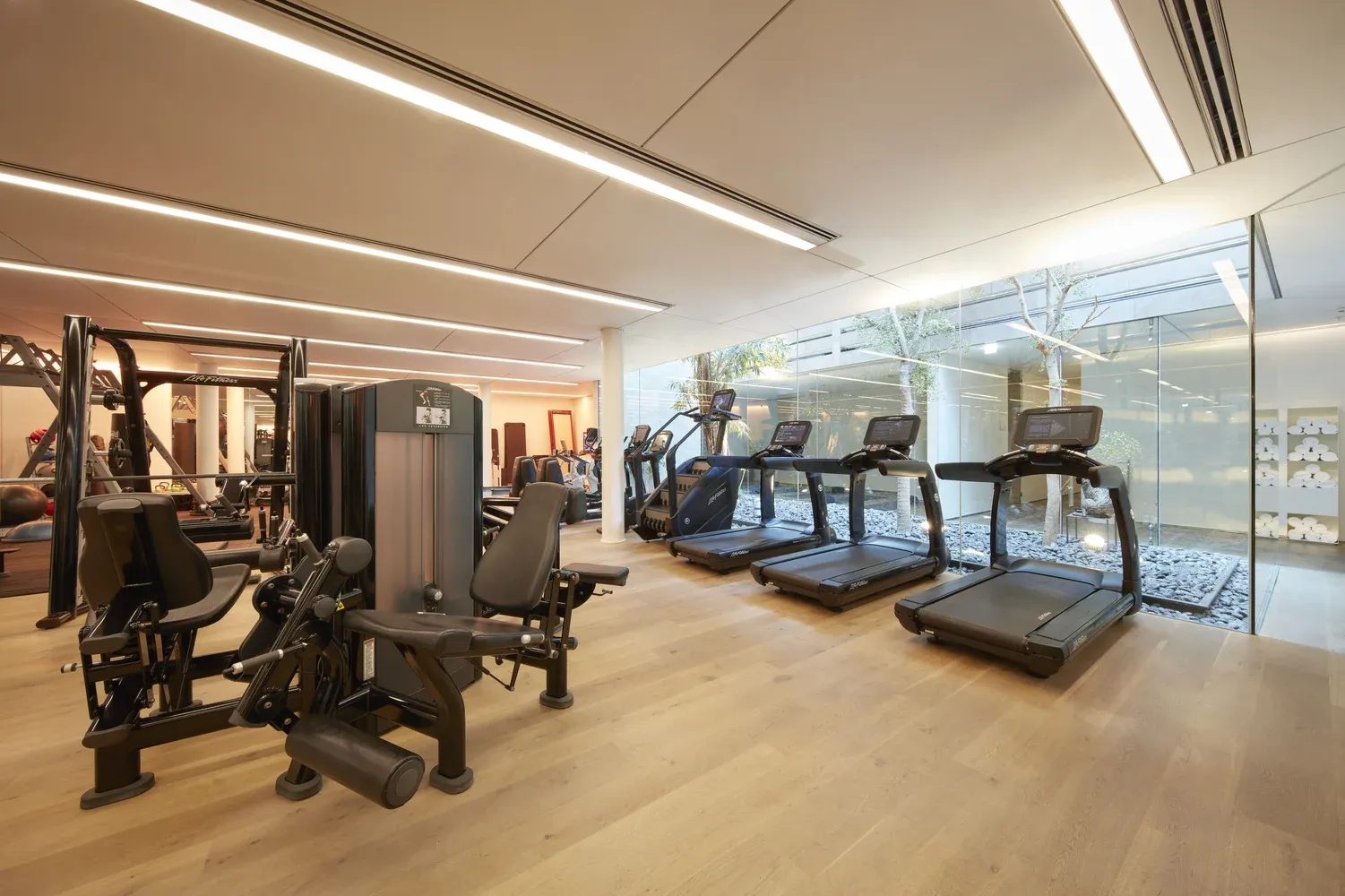 Conservatorium Hotel: Amenities & Dining