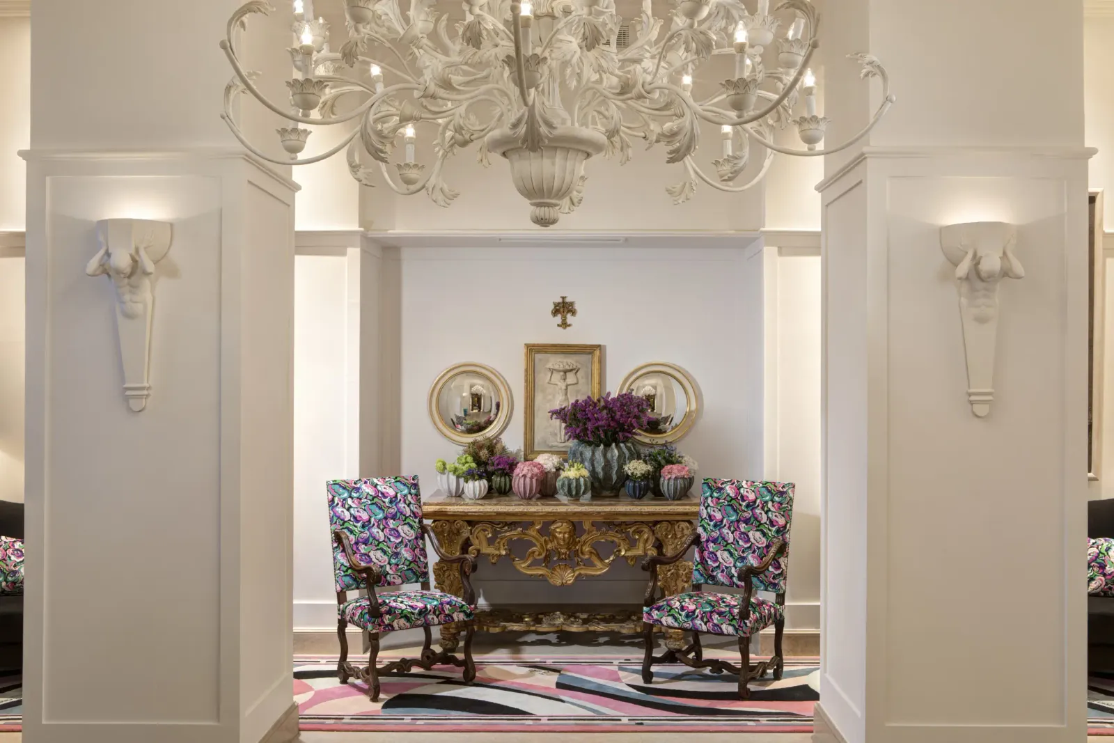 Hotel Savoy: Amenities & Dining