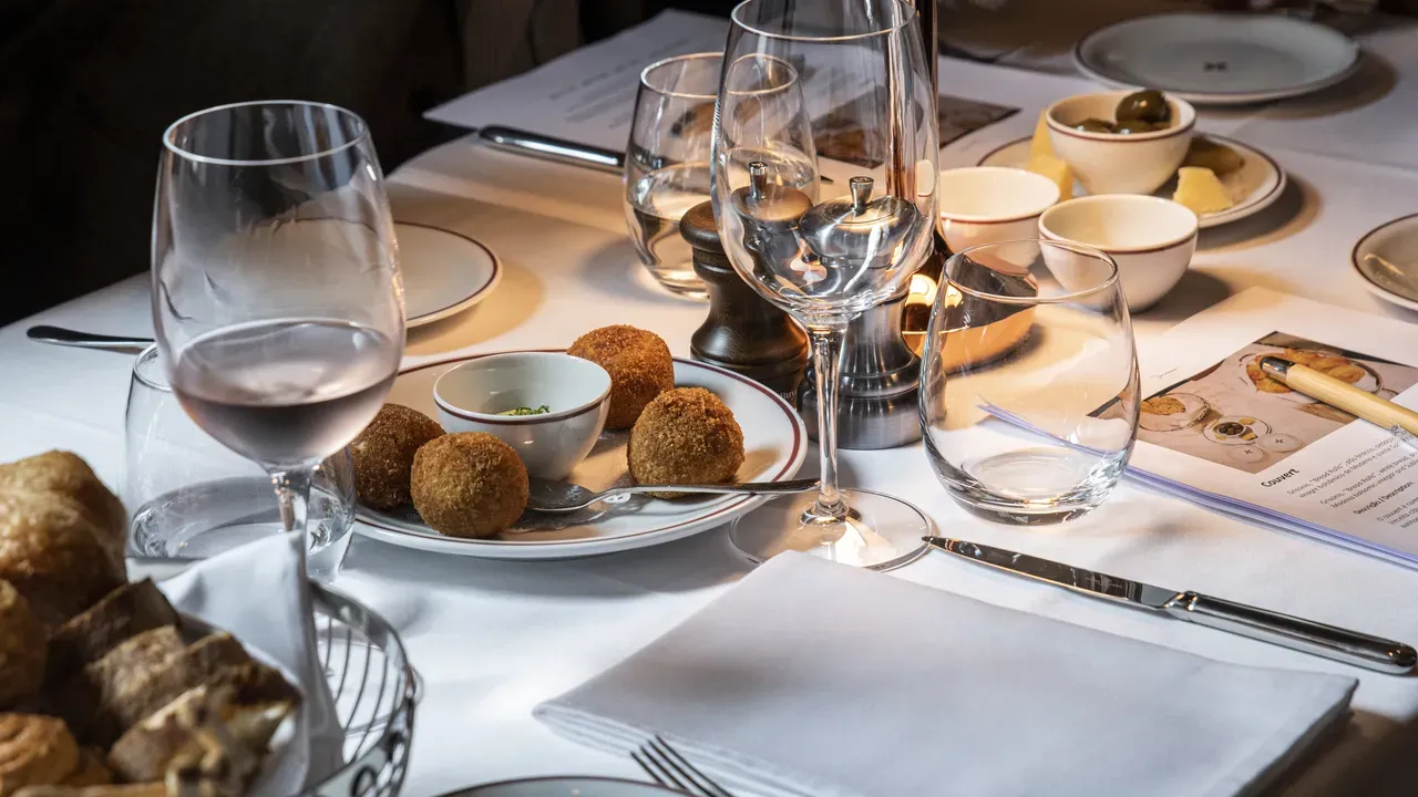 Sublime Lisboa: Amenities & Dining