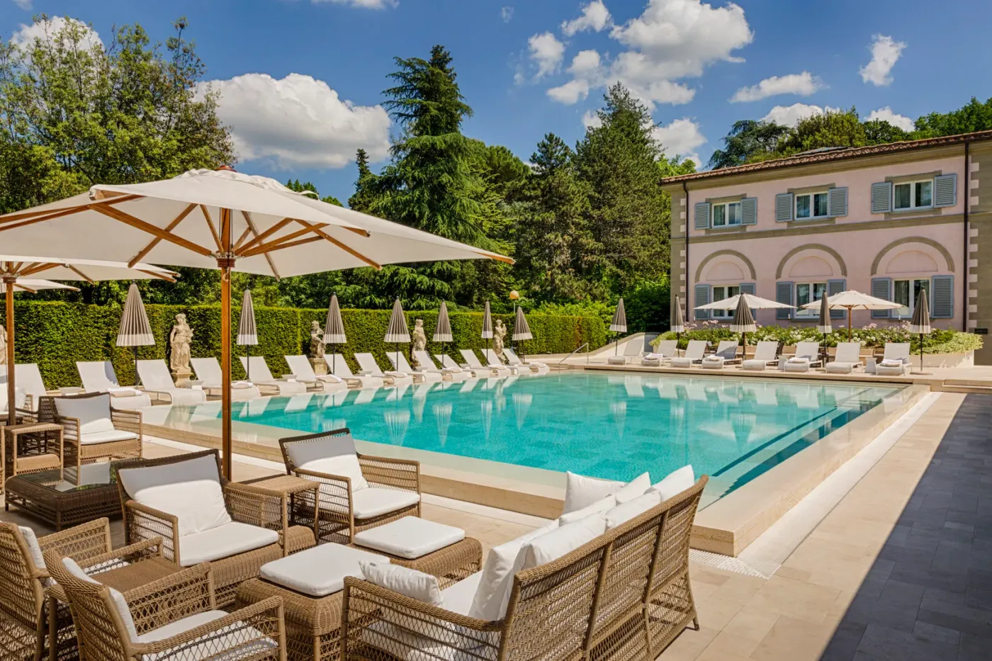 Villa Cora: amenities and dining
