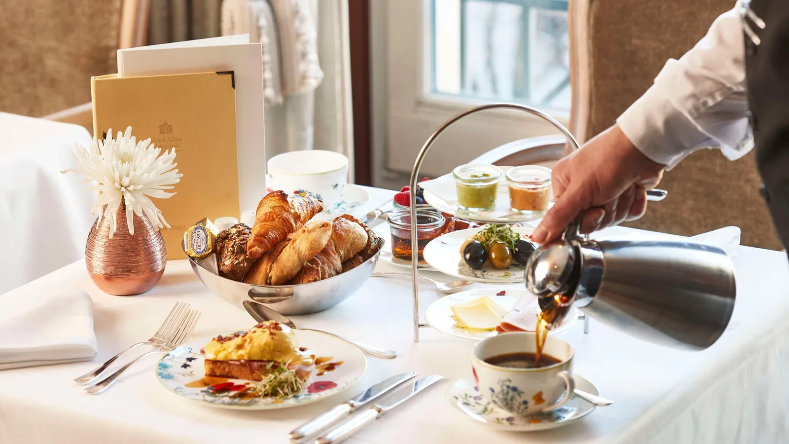 Hotel Adlon Kempinski Berlin: Amenities & Dining