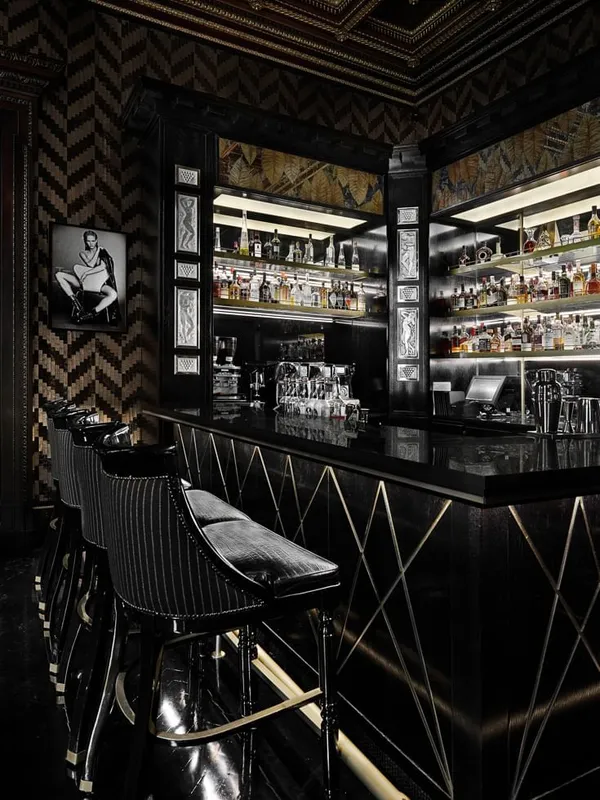 Schlosshotel Berlin: Dining with Theatrical Flair