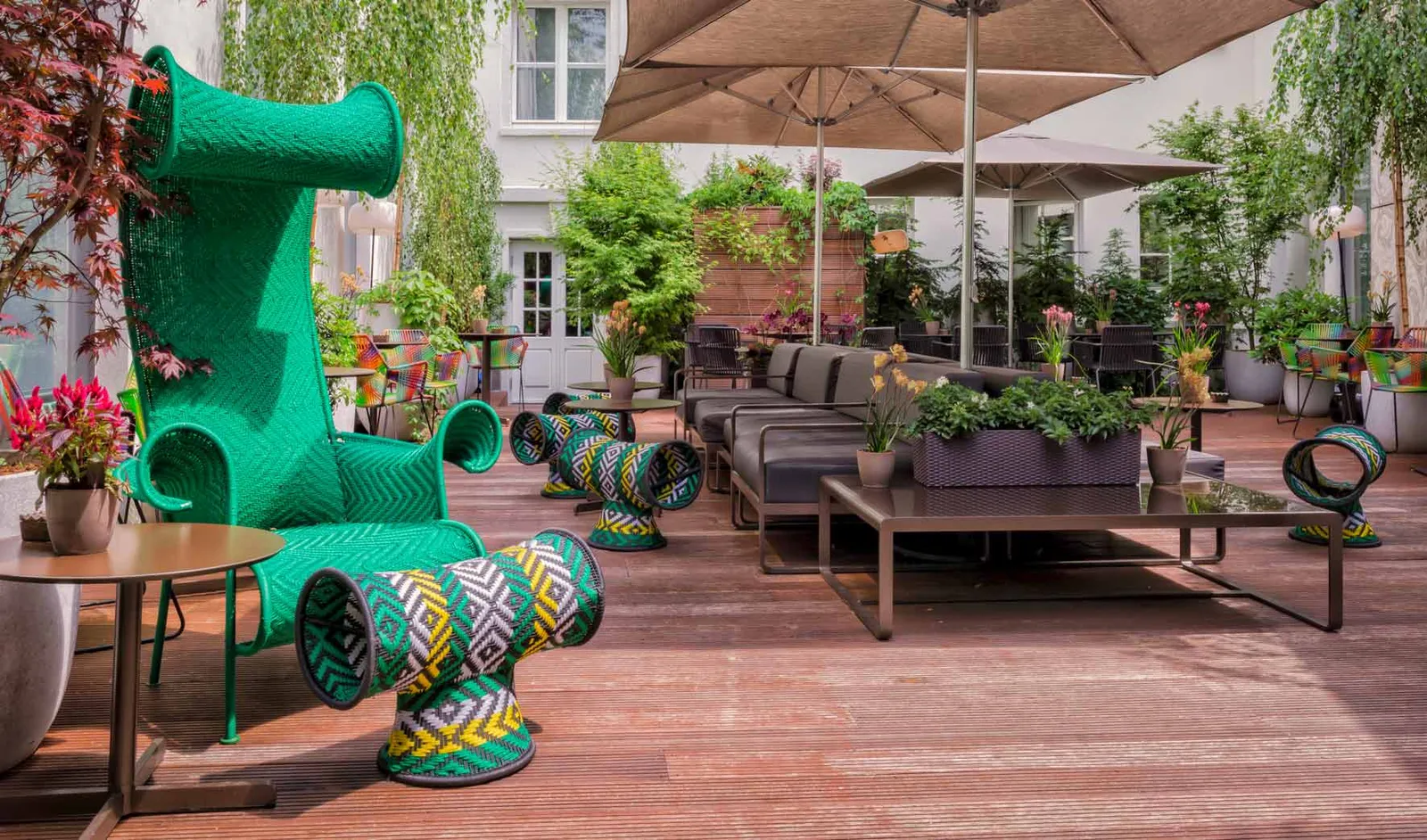 SO/ Berlin Das Stue: Amenities & Dining