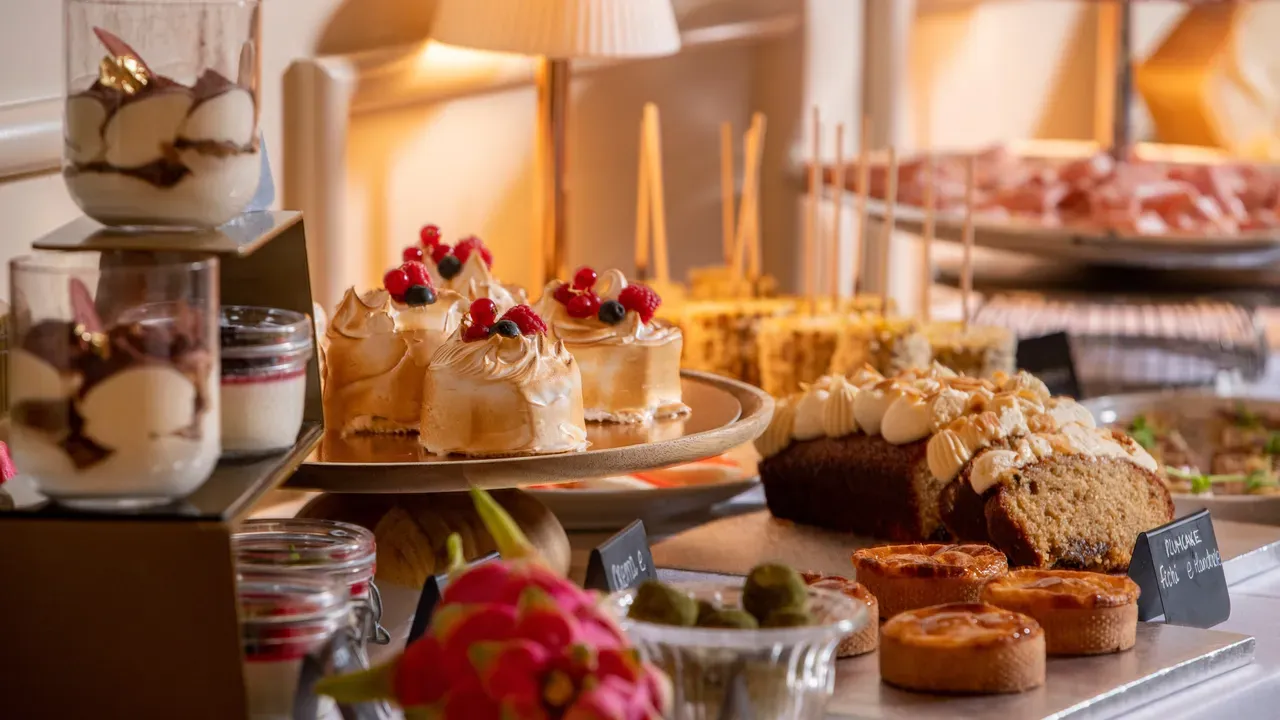 Sublime Lisboa: Amenities & Dining