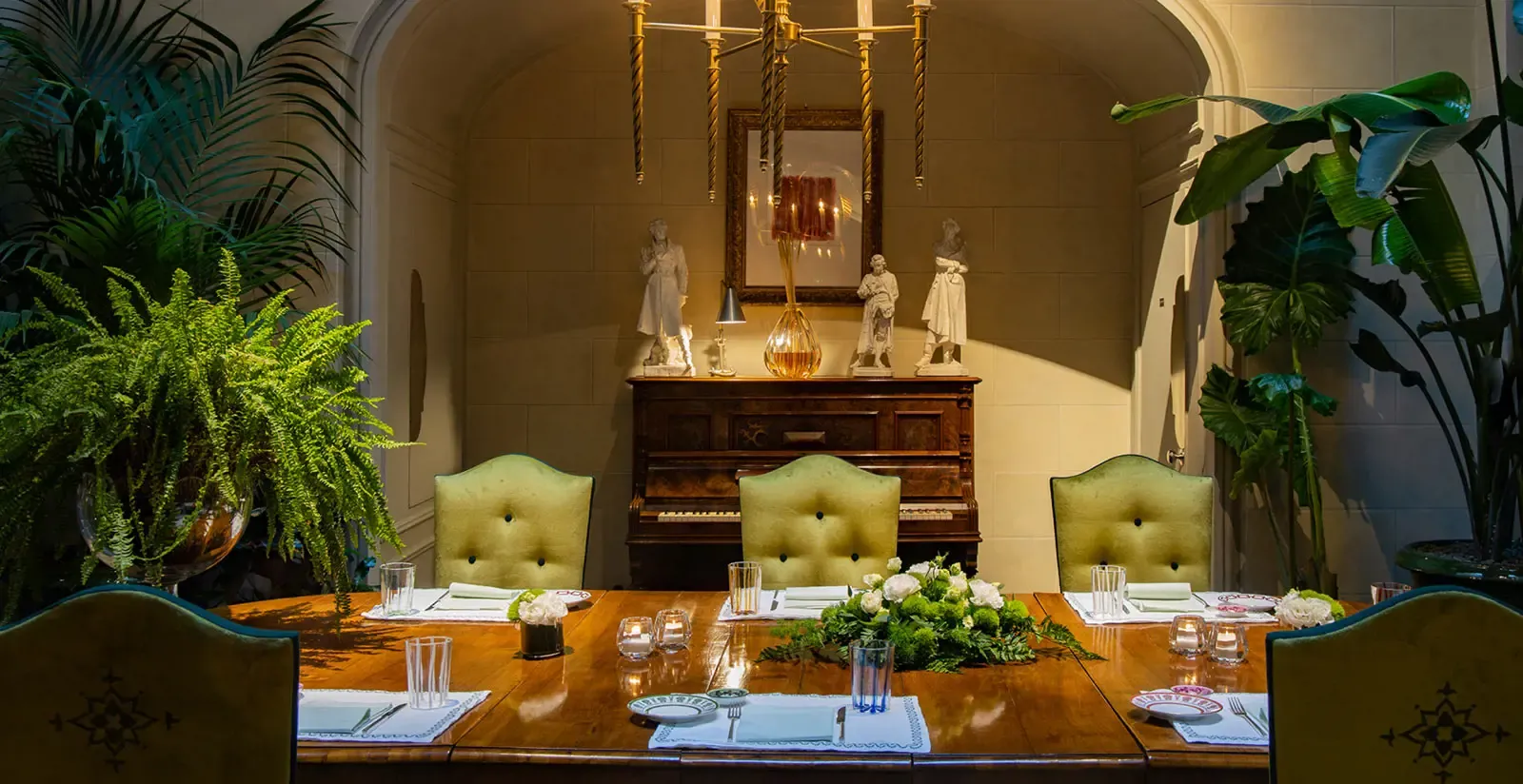The Place: Amenities & Dining