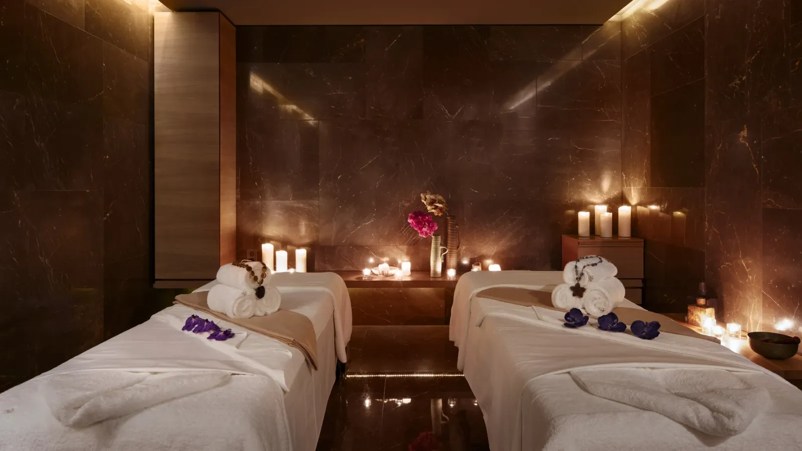 Conservatorium Hotel: Amenities & Dining