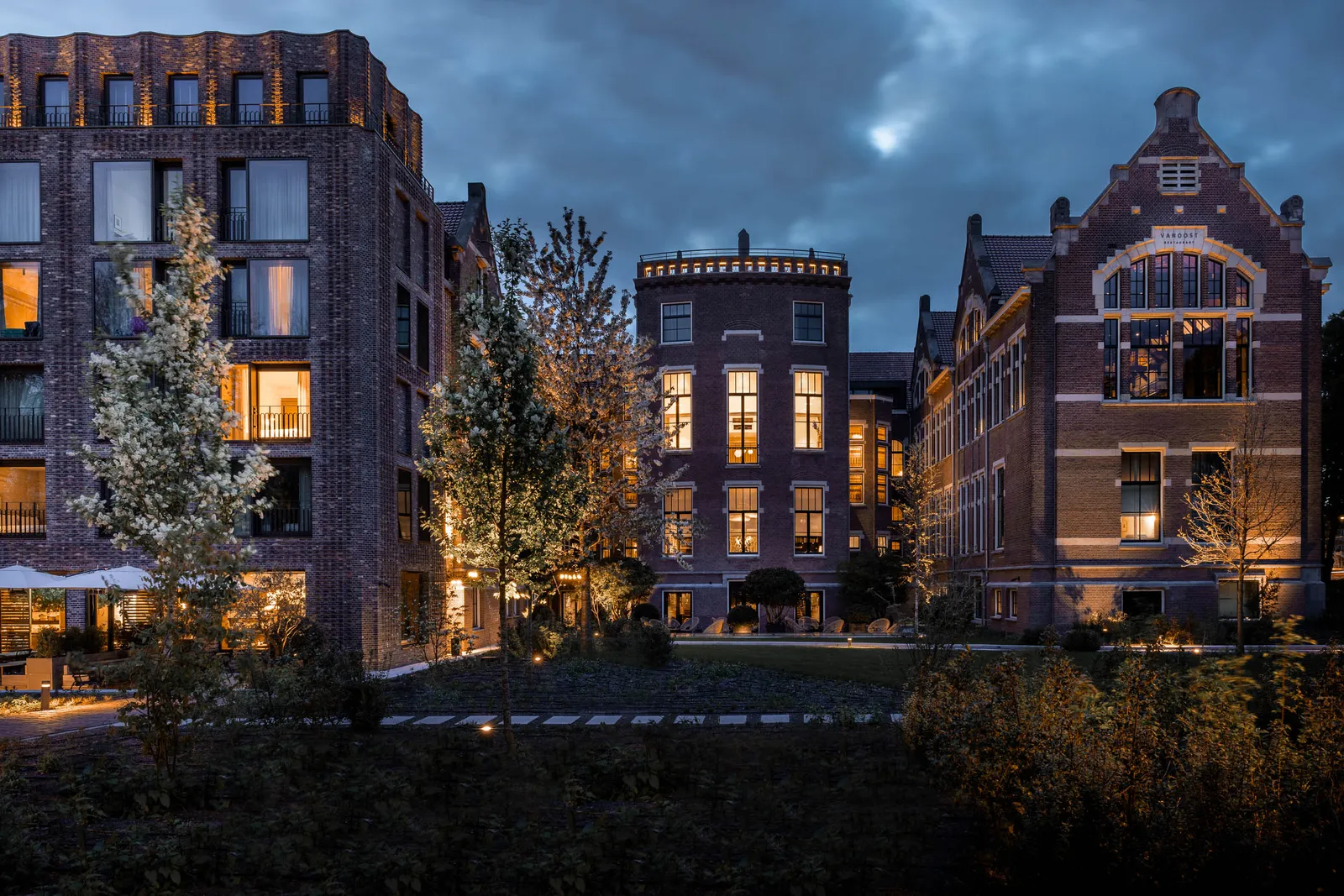 Pillows Grand Boutique Hotel Maurits at the Park: Amenities & Dining