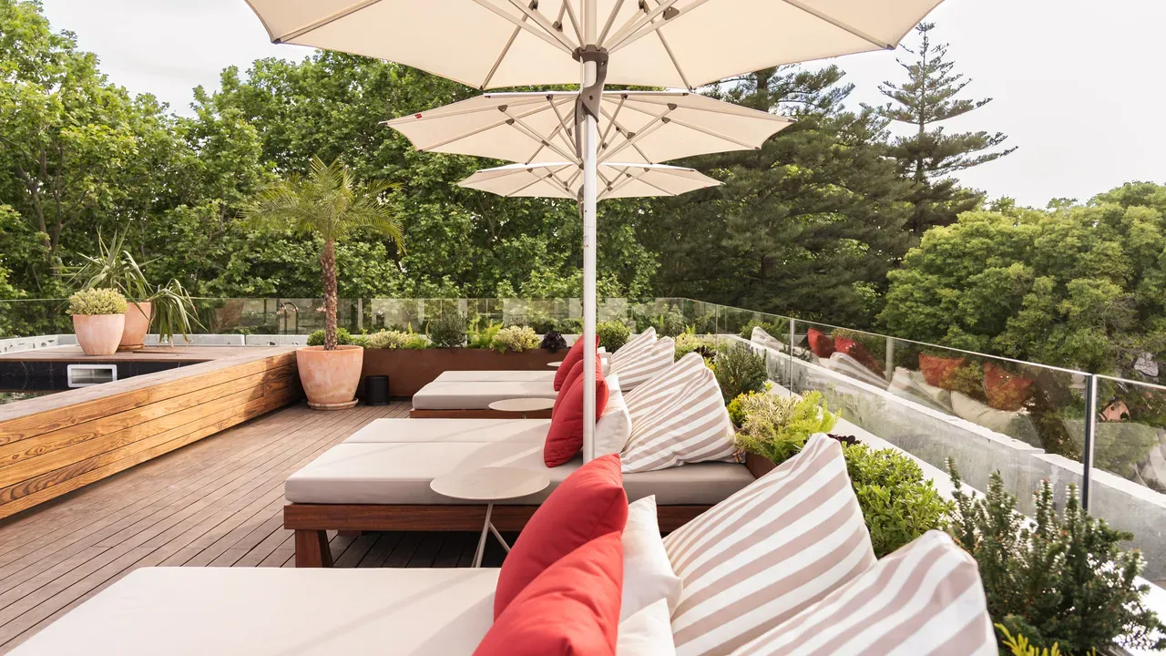 Artsy Cascais: Amenities & Dining