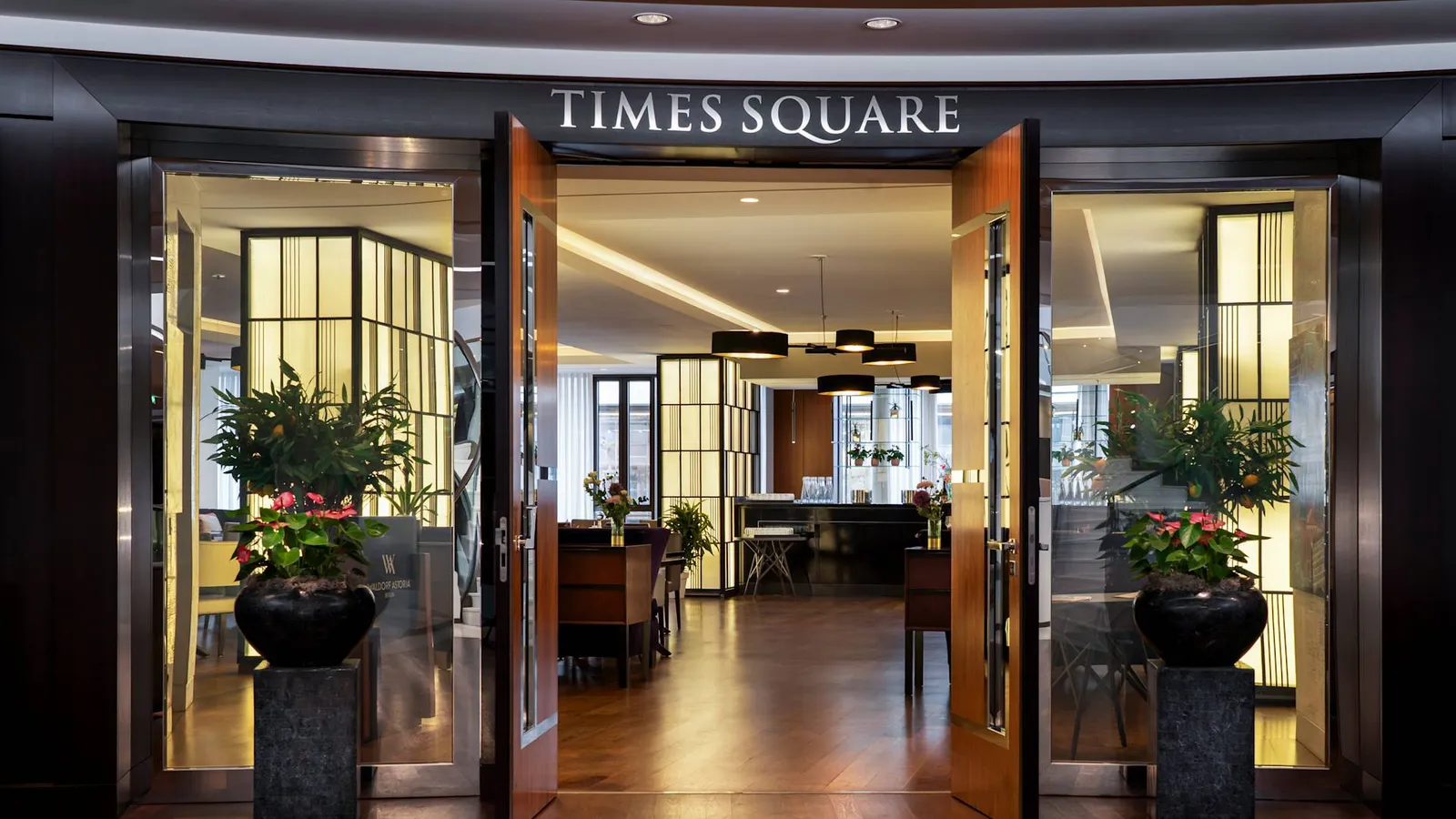 Waldorf Astoria Berlin: Amenities & Dining