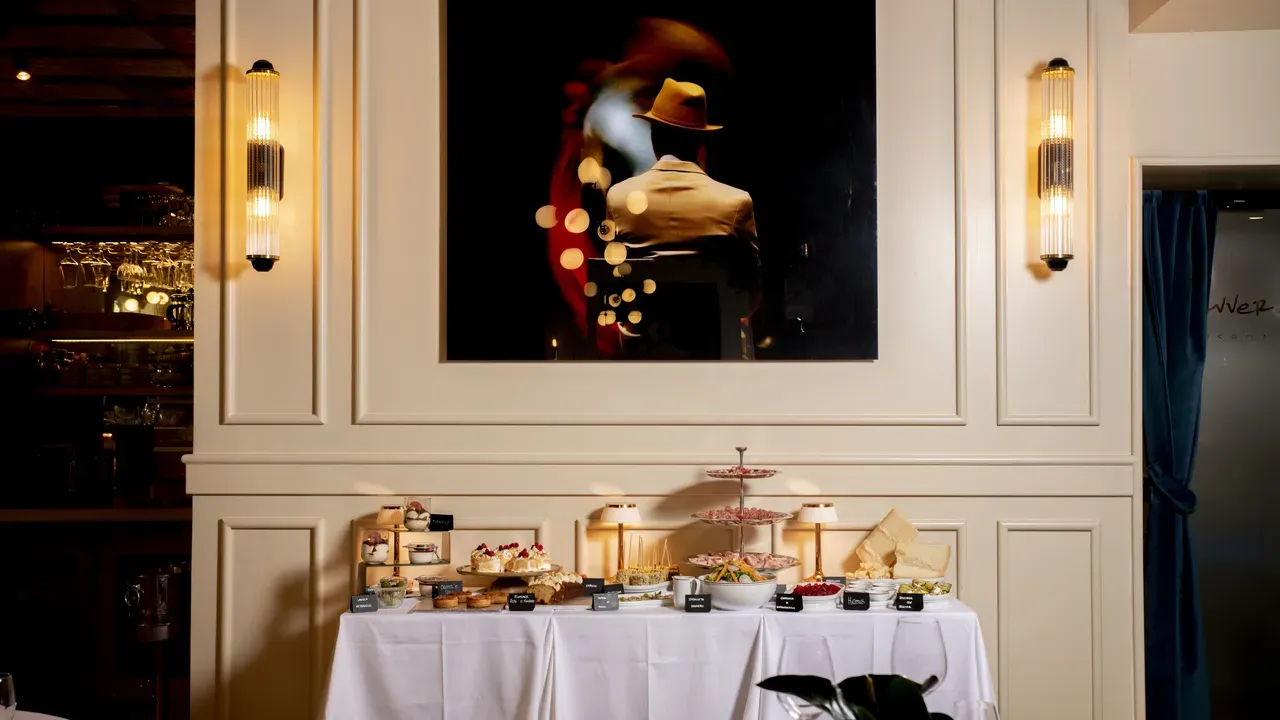 Sublime Lisboa: Amenities & Dining