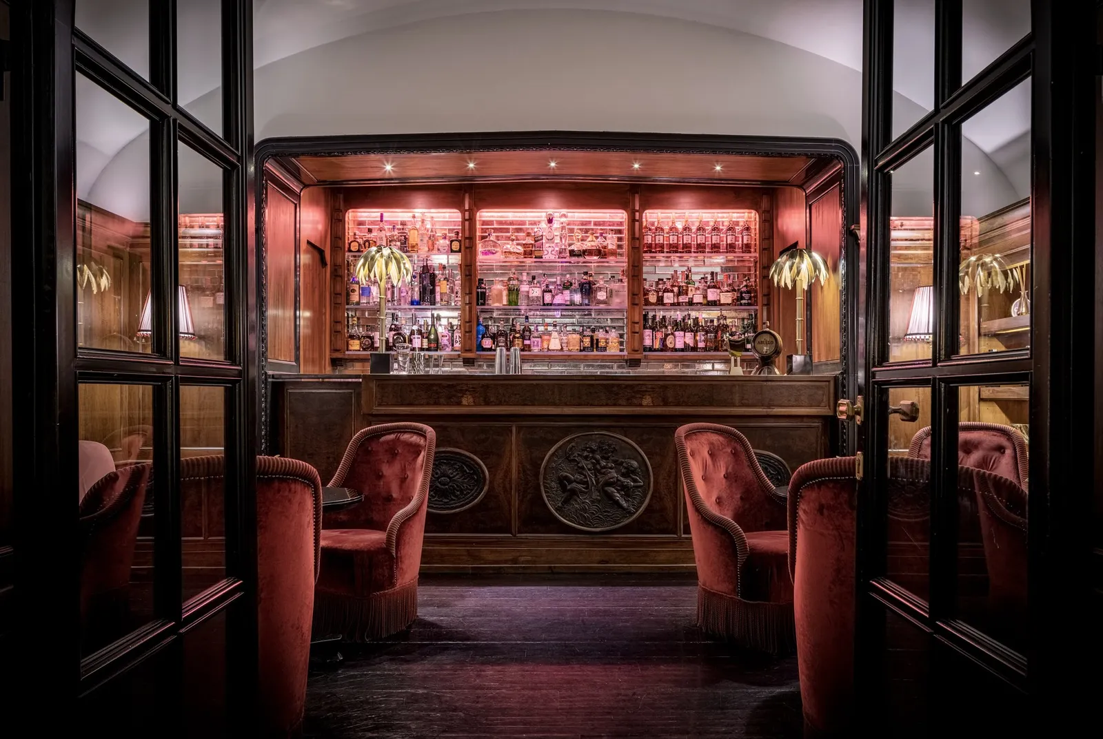 Villa Cora: Amenities & Dining