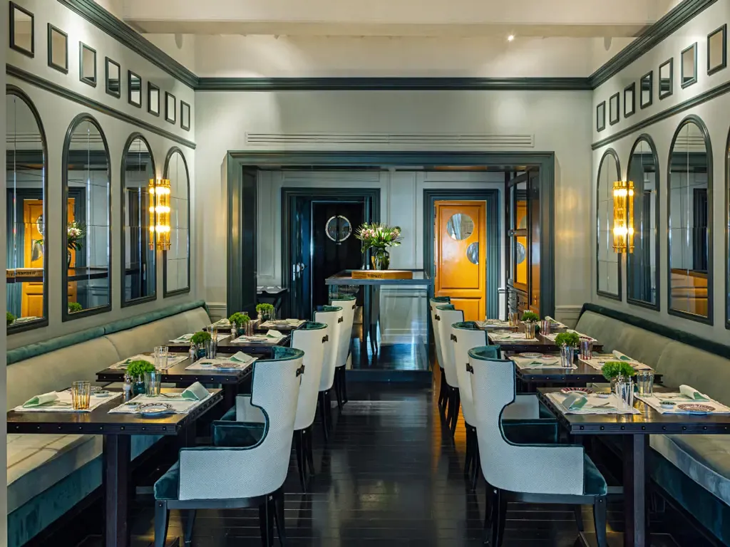 The Place: amenities and dining