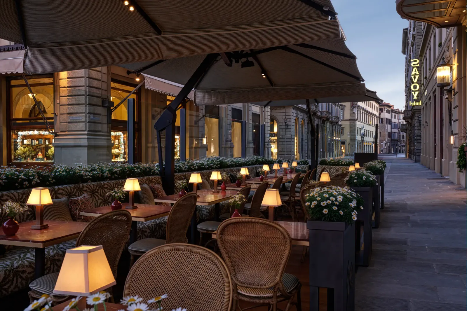 Hotel Savoy: Amenities & Dining