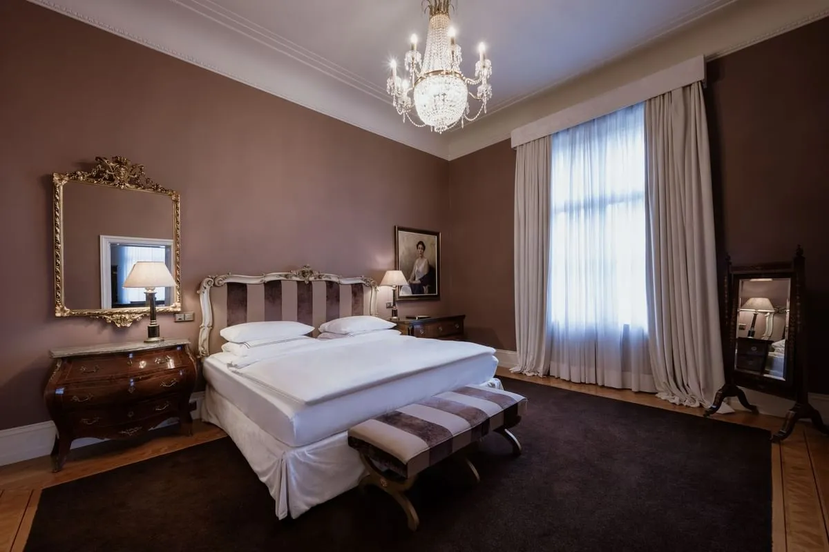 Schlosshotel Berlin: Rooms & Suites
