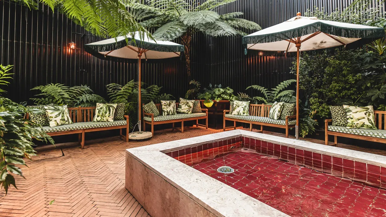 Valverde Lisboa Hotel & Garden: amenities and dining