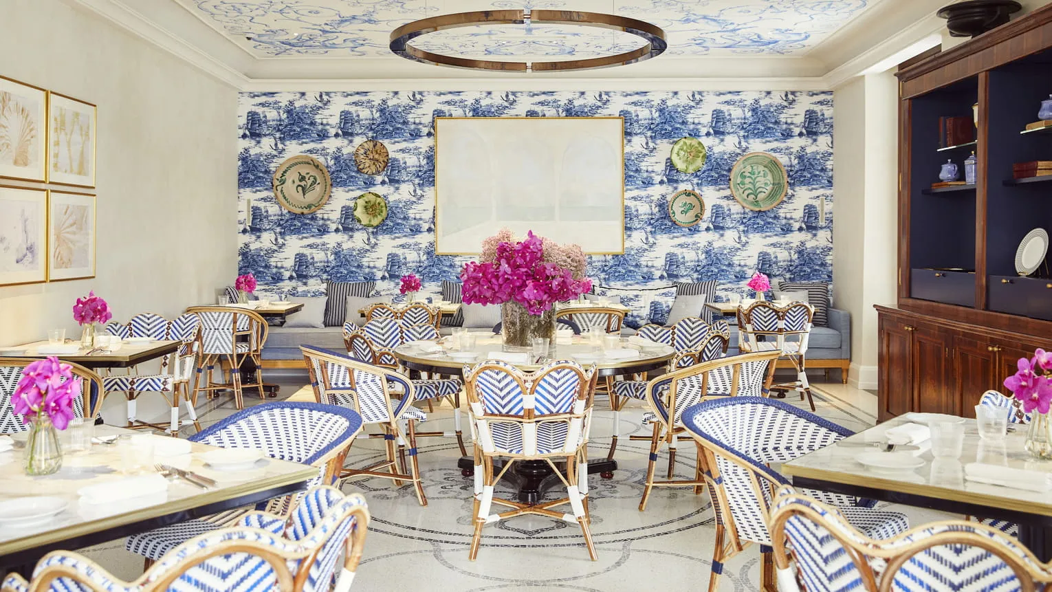 Four Seasons Hotel Firenze: Amenities & Dining
