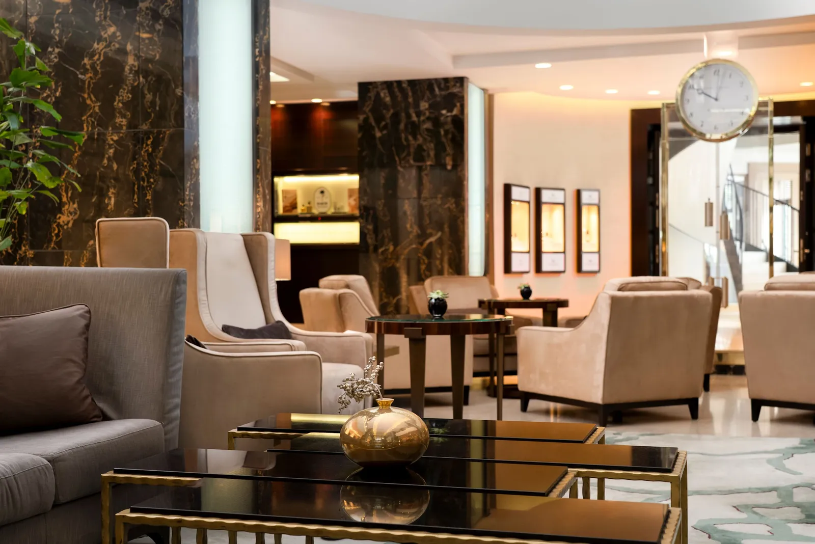 Waldorf Astoria Berlin: Amenities & Dining