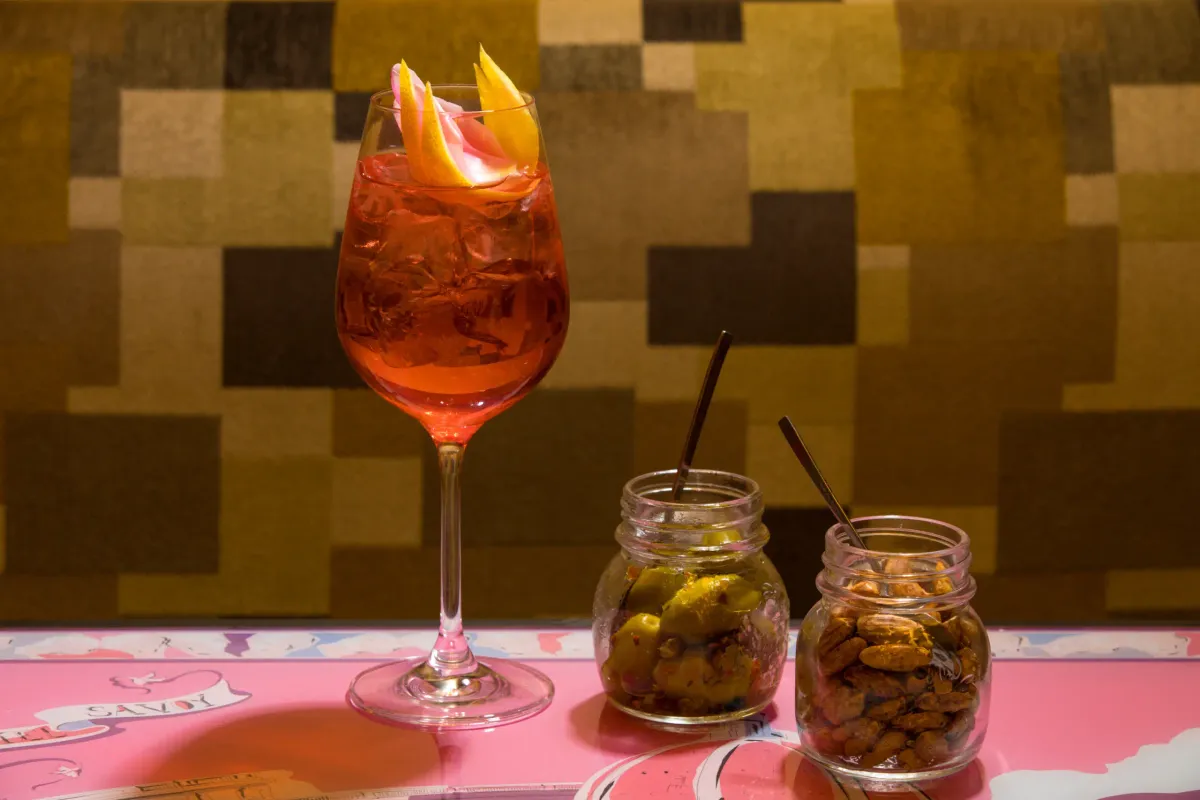 Hotel Savoy: Stylish Lounge & Bar