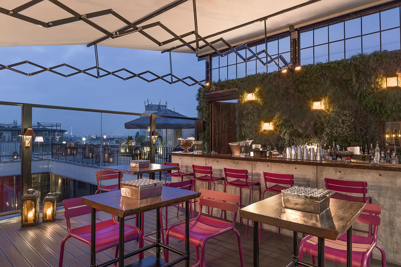 Hotel Zoo Berlin: amenities and dining