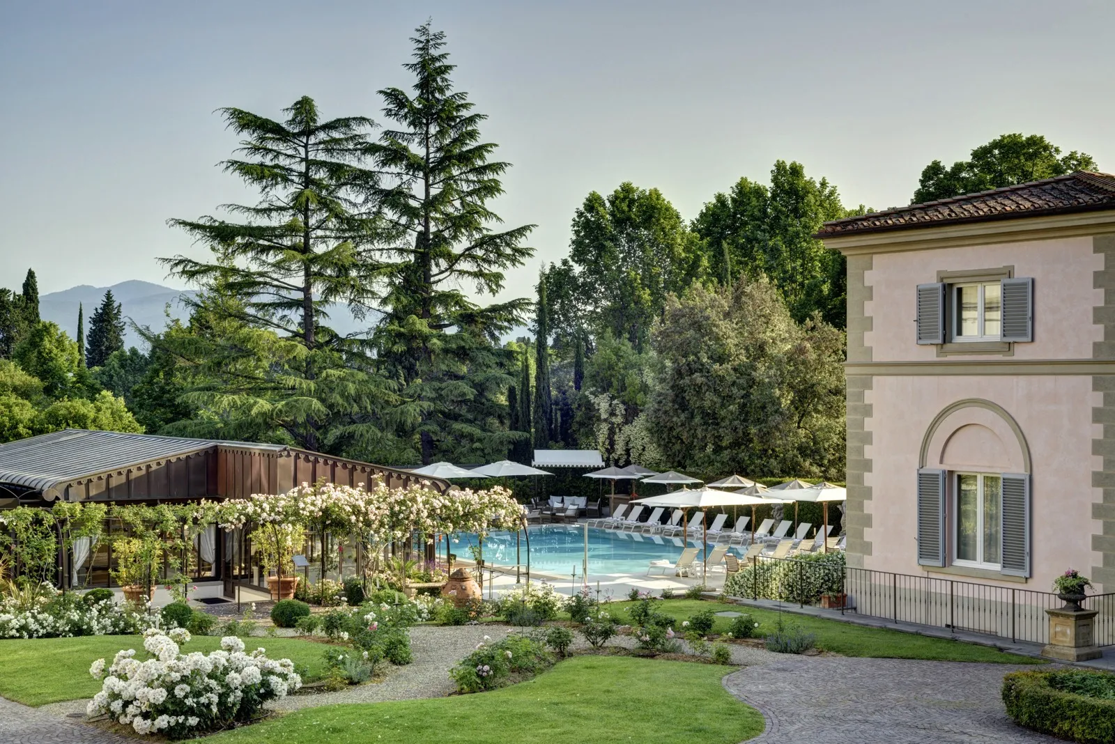Villa Cora: Amenities & Dining